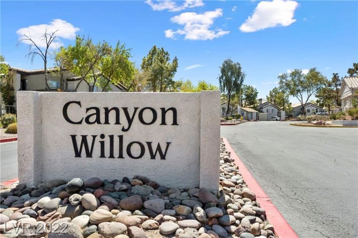 Foto principal - 1 Bedroom Condo Located in Canyon Willow!!