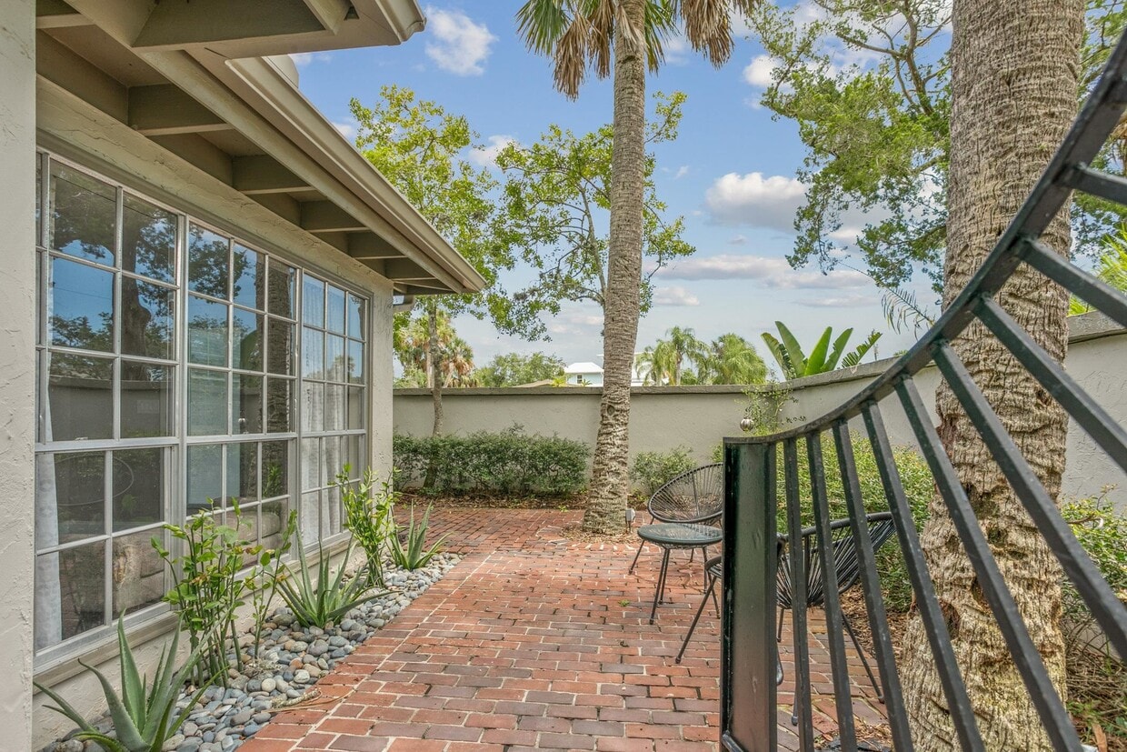 Primary Photo - 64 Dolphin Dr