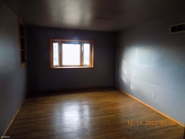 Foto del edificio - 2 br, 1.5 bath House - 27282 James St