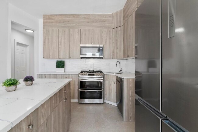 Foto del edificio - 5215 Boulevard E