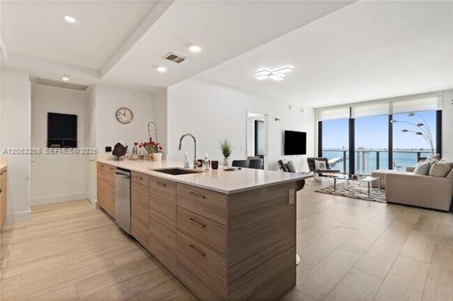 Foto del edificio - 121 NE 34th St
