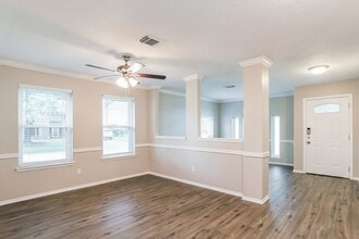 Building Photo - 302 Dunford Ct