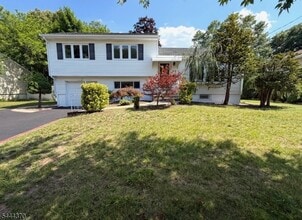 Building Photo - 40-34 Terhune Pl