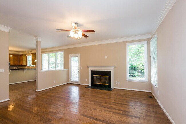 Foto del edificio - 9003 Mapledale Ct