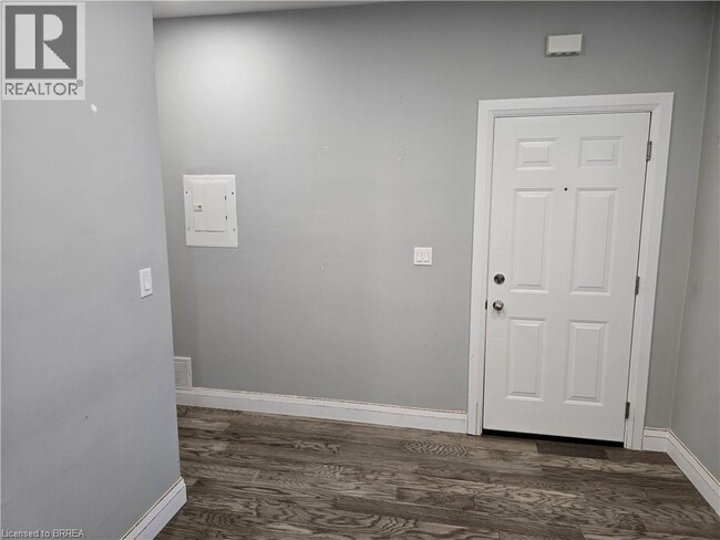 Building Photo - 138 Murray St