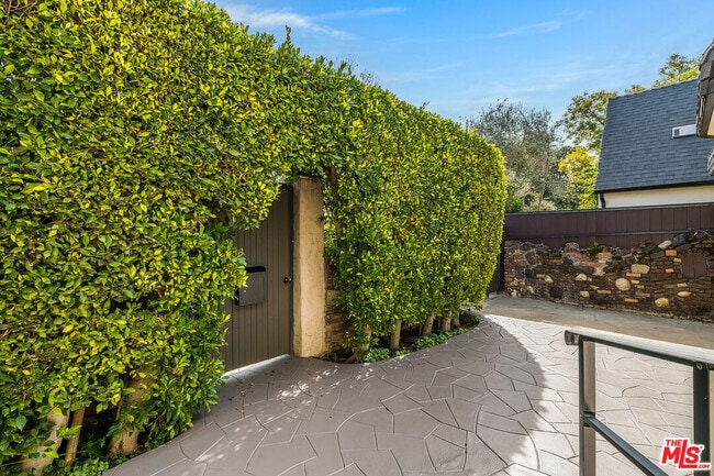 Foto del edificio - 1217 S Genesee Ave