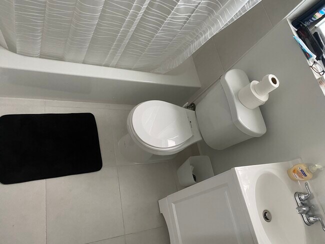 Foto del edificio - 1375 NW 84th Ter