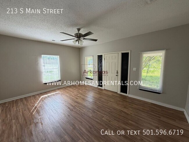 Foto del edificio - 213 S Main St