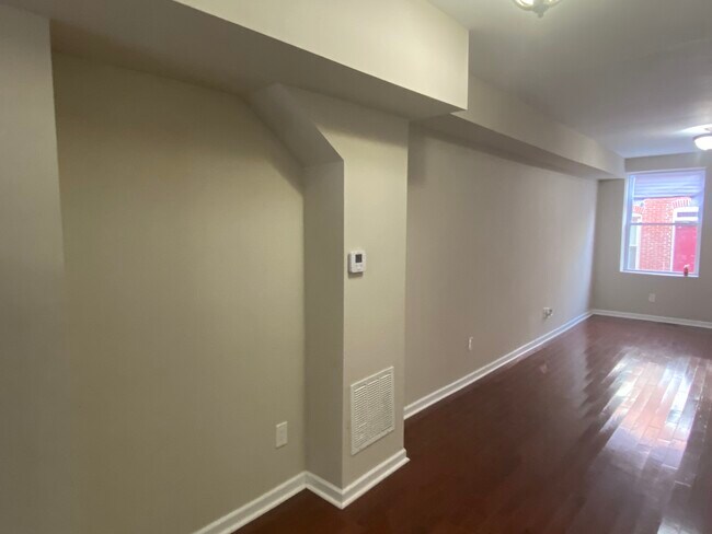 Living room - 418 N Bradford St