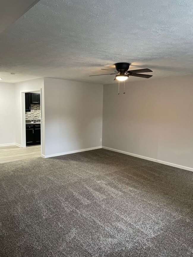 Building Photo - 380 Main Cross St