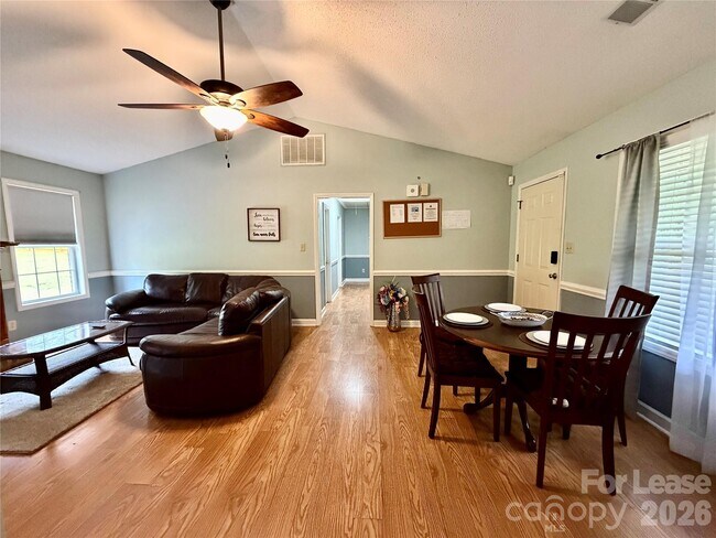 Foto del edificio - 2809 Faircroft Way
