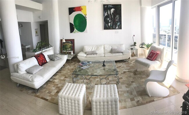 Foto del edificio - 900 Bay Dr