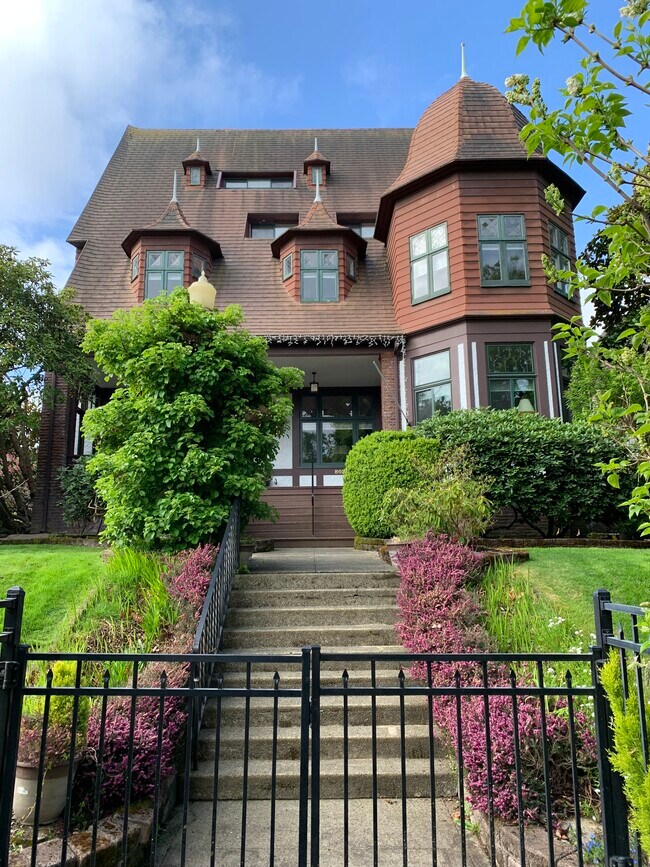 802 N Yakima Ave Unit 3, WA 98403 Rentals in at 802 N