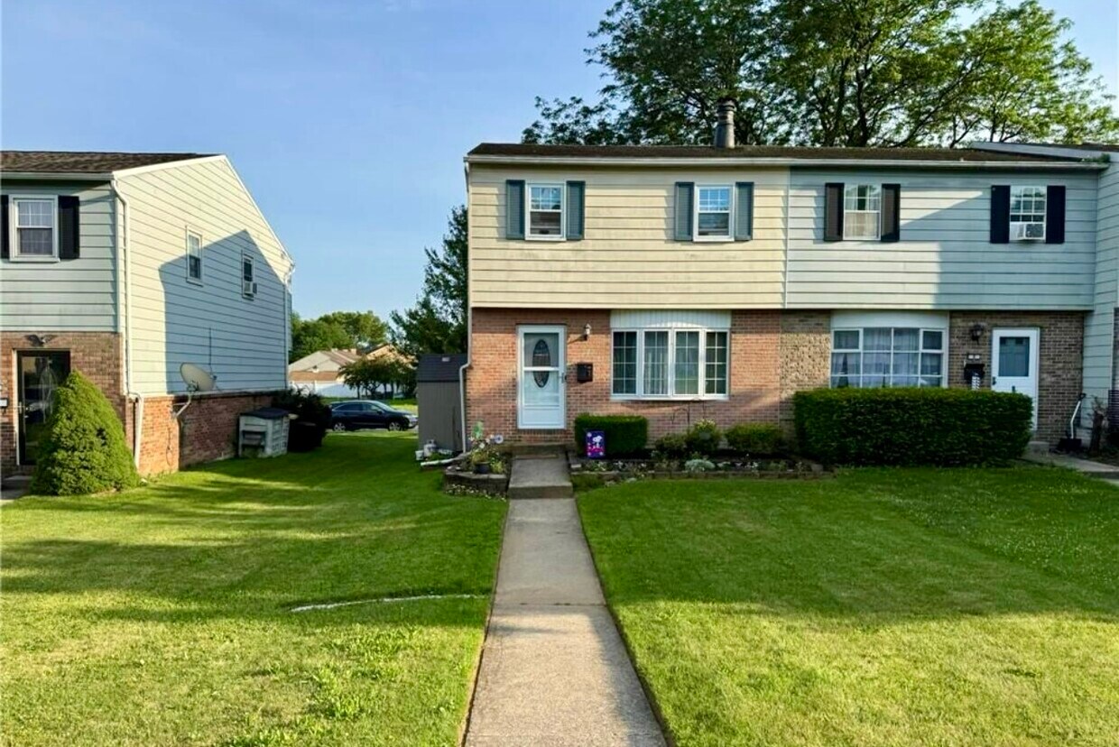 Foto principal - 7 Madison Ln