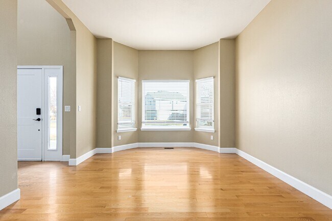 Building Photo - Spacious 4 bed / 2.5 bath Highlands Ranch ...