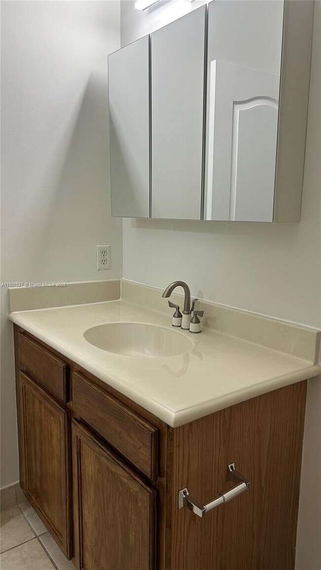 Foto del edificio - 21207 NW 14th Pl