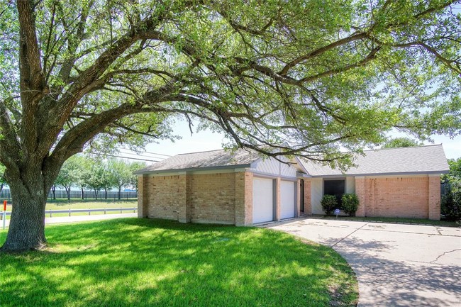 Building Photo - 5303 Linda Ln