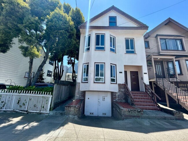 Foto del edificio - 6217 California St