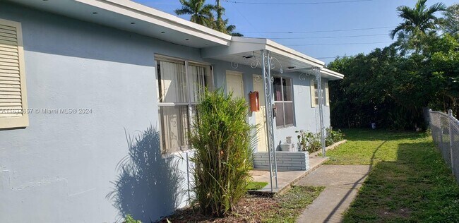 Foto del edificio - 223 SW 9th St