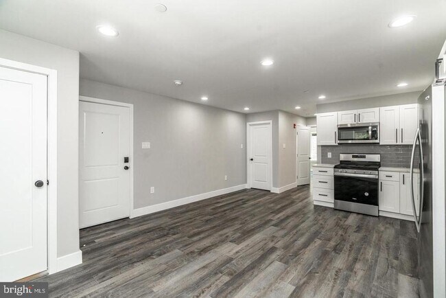 Building Photo - 1223 Leopard St