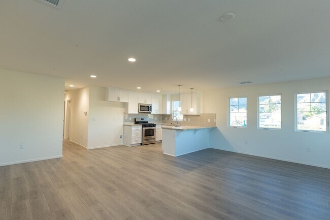 Foto del edificio - Loft Style of Living in Piru
