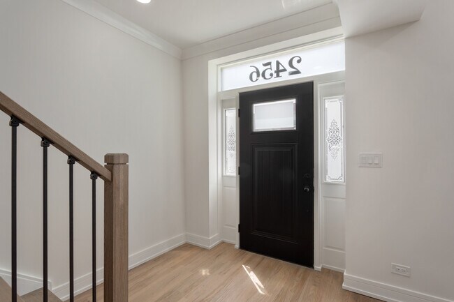 Foto del edificio - 2456 W Huron St