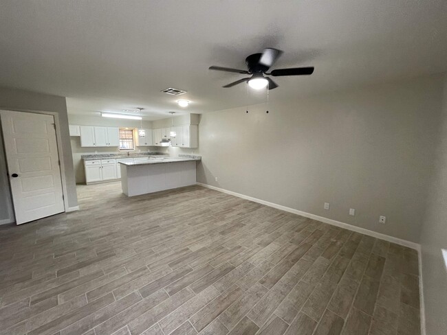 Foto del edificio - 3001 E Price St