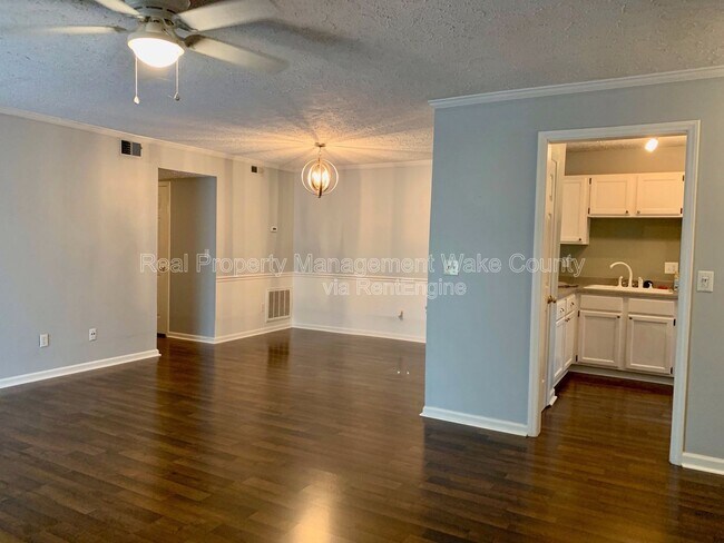 Foto del edificio - 203 Autumn Chase Dr