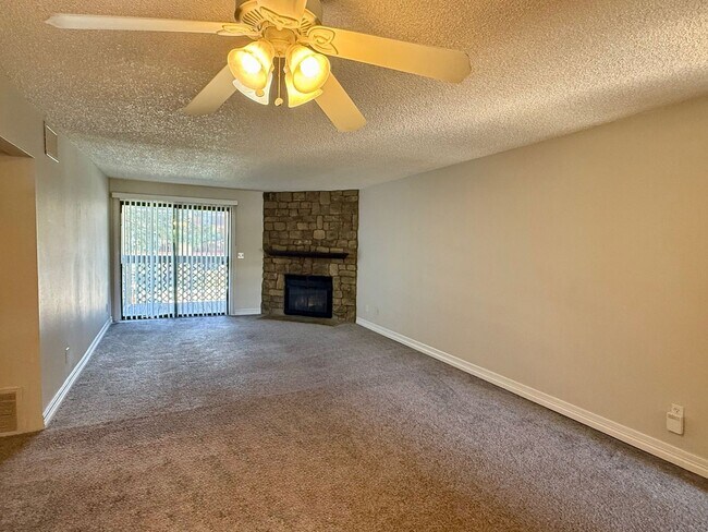 Foto del edificio - Spacious Condo on Green Mountain-Walk in C...