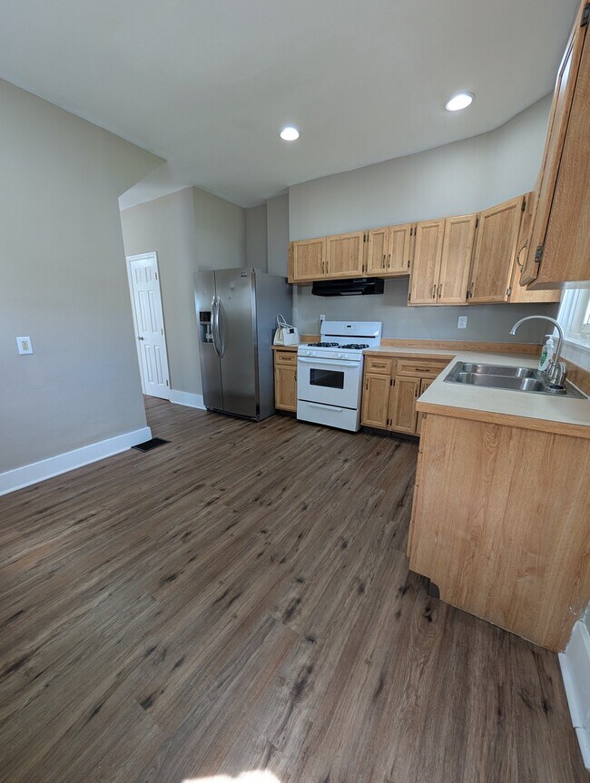 Building Photo - 706 Kolping Ave