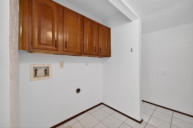 Building Photo - 14315 Lourdes Dr