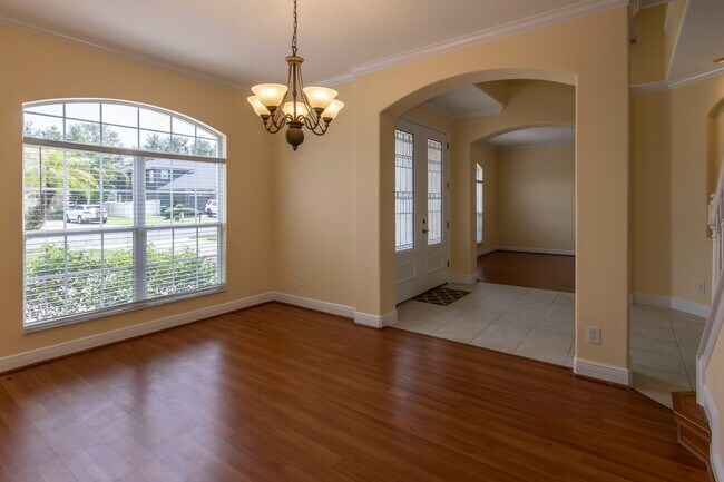 Foto del edificio - BEAUTIFUL 5 Bedroom/4 Bath Home Located in...