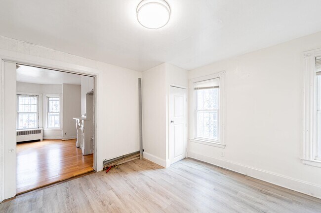 Building Photo - 815 Pavonia Ave