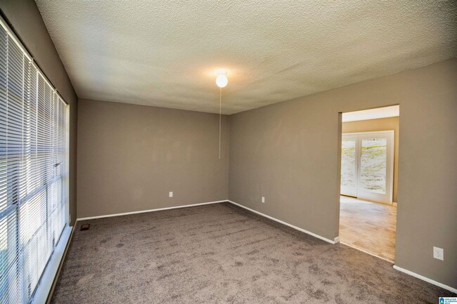 Building Photo - 3 Bedroom 1.5 Bath Home in Adamsville Area