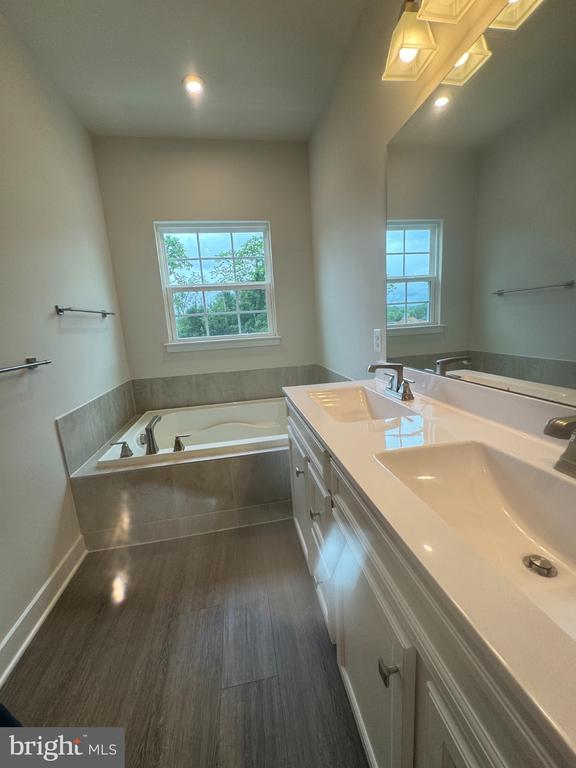 Foto del edificio - 275 Thoroughbred Ln
