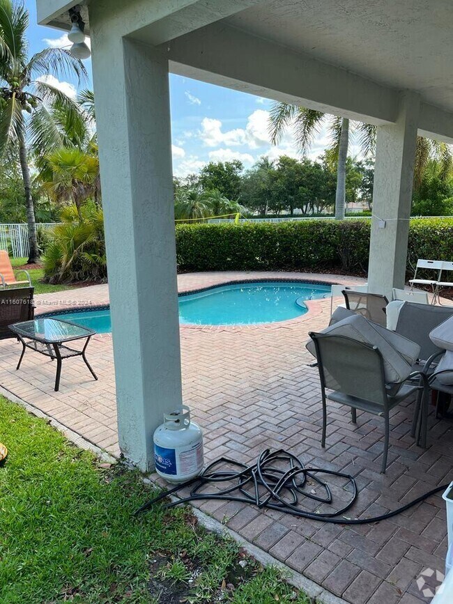 The Glades Apartments for Rent with Hardwood Floors Weston, FL 10