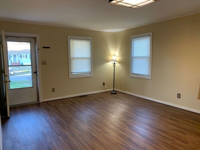 Building Photo - 2521 Parkside Ave