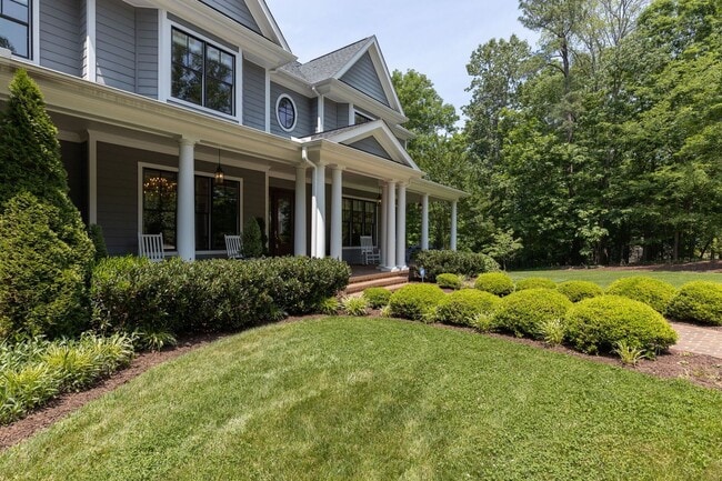 Photo - Impressive and Stunning! House