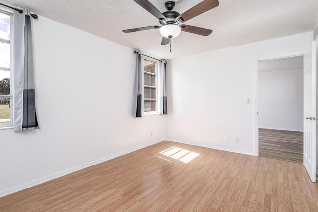 Building Photo - 1811 Sabal Palm Dr