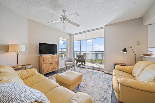 Building Photo - 5800 NE Island Cove Way