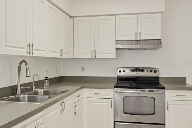 Building Photo - 2204 Bahia Vista St