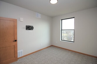 Building Photo - Paragon