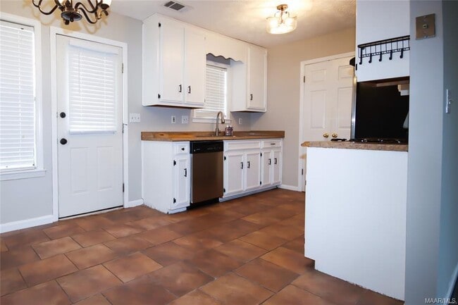 Foto del edificio - 113 Kentucky Oaks St