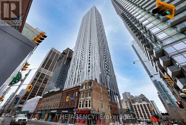 Photo du bâtiment - 1 Yorkville Ave