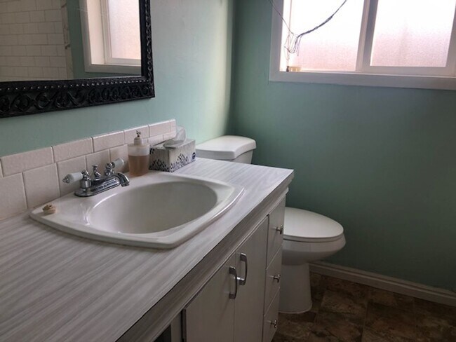 Building Photo - 2 BR 1 BA House