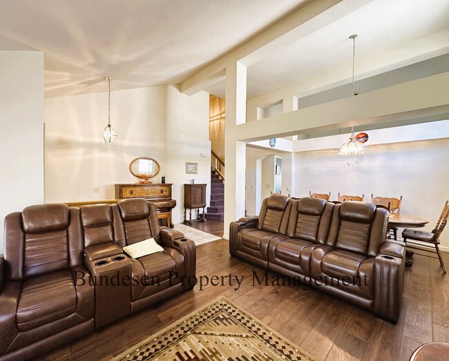 Foto del edificio - Fully-Furnished Short-Term House for Rent ...