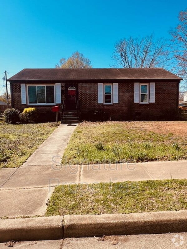 Building Photo - 1805 Maplewood Ave