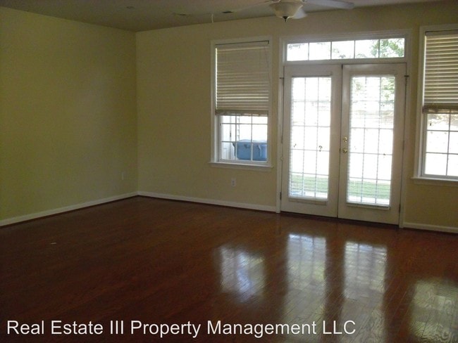 Building Photo - 1066 Somer Chase Ct