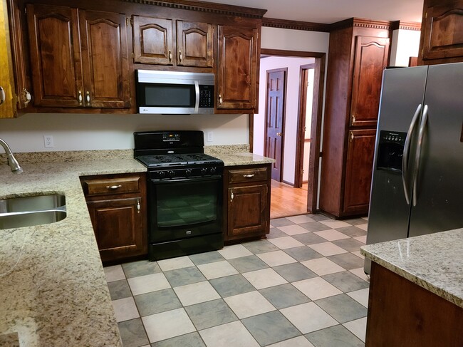 Kitchen - 212 Squires Creek Rd