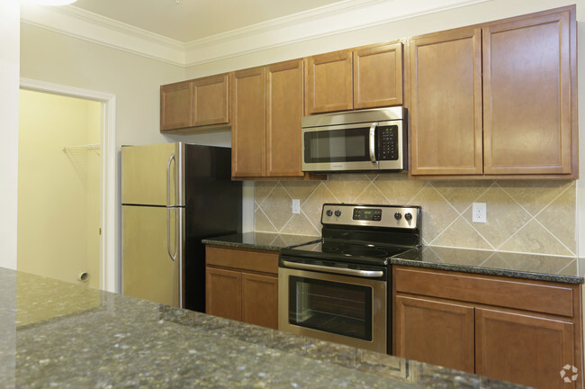 2BR, 2BA - 1271 SF- Kitchen - Summerwind Apartments